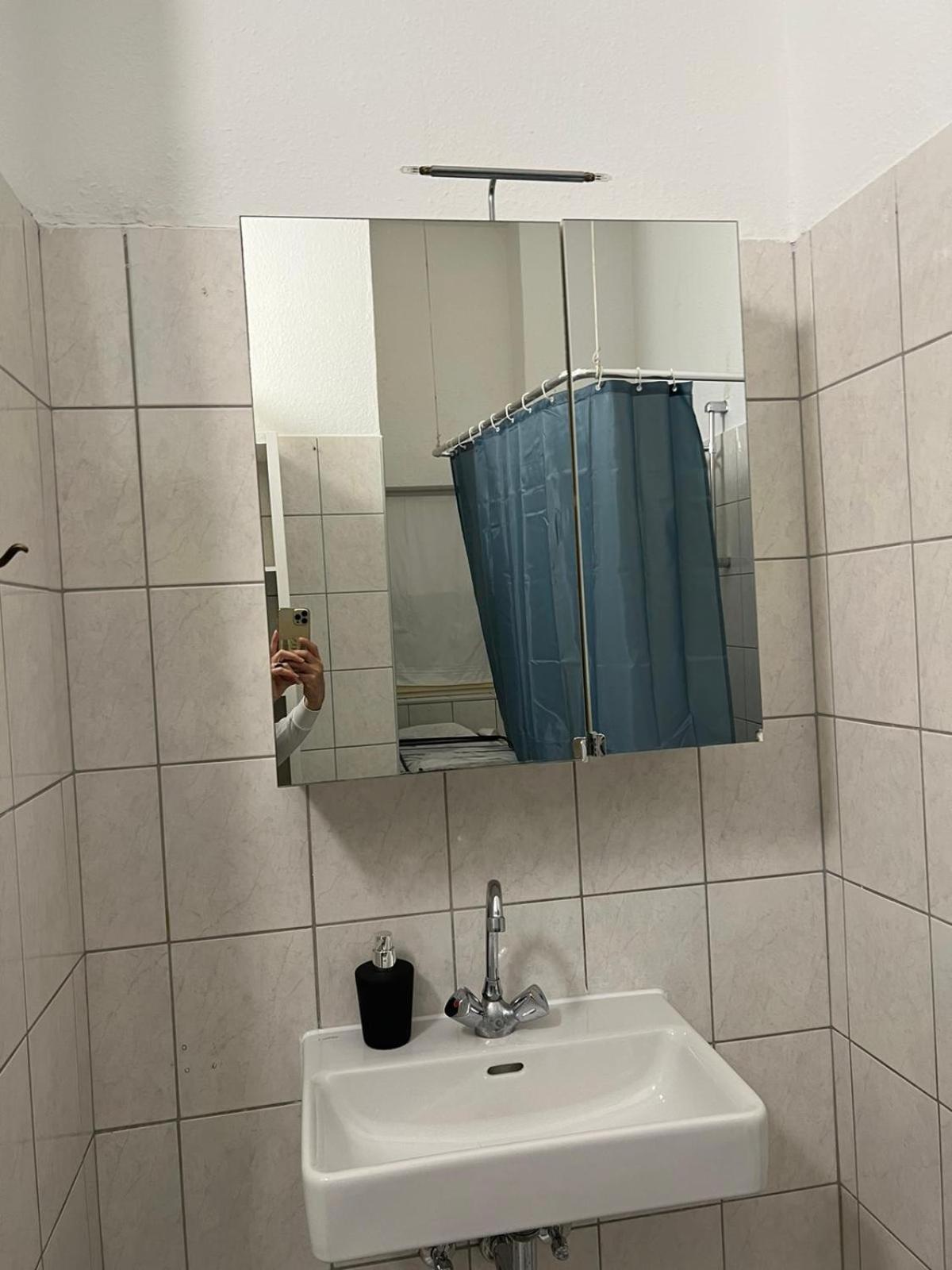 Apartment Lovely 3br Aptbshared Next To Meidling Station *