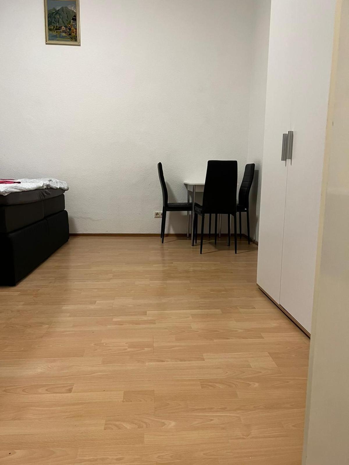 Lovely 3br Aptbshared Next To Meidling Station Apartment *