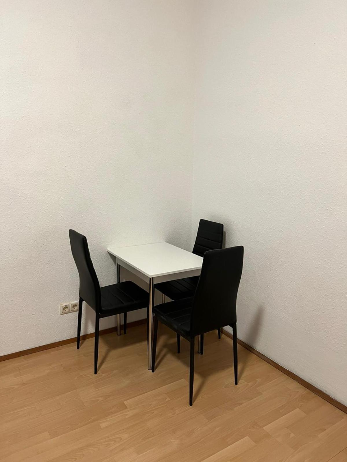 Apartment Lovely 3br Aptbshared Next To Meidling Station Wien
