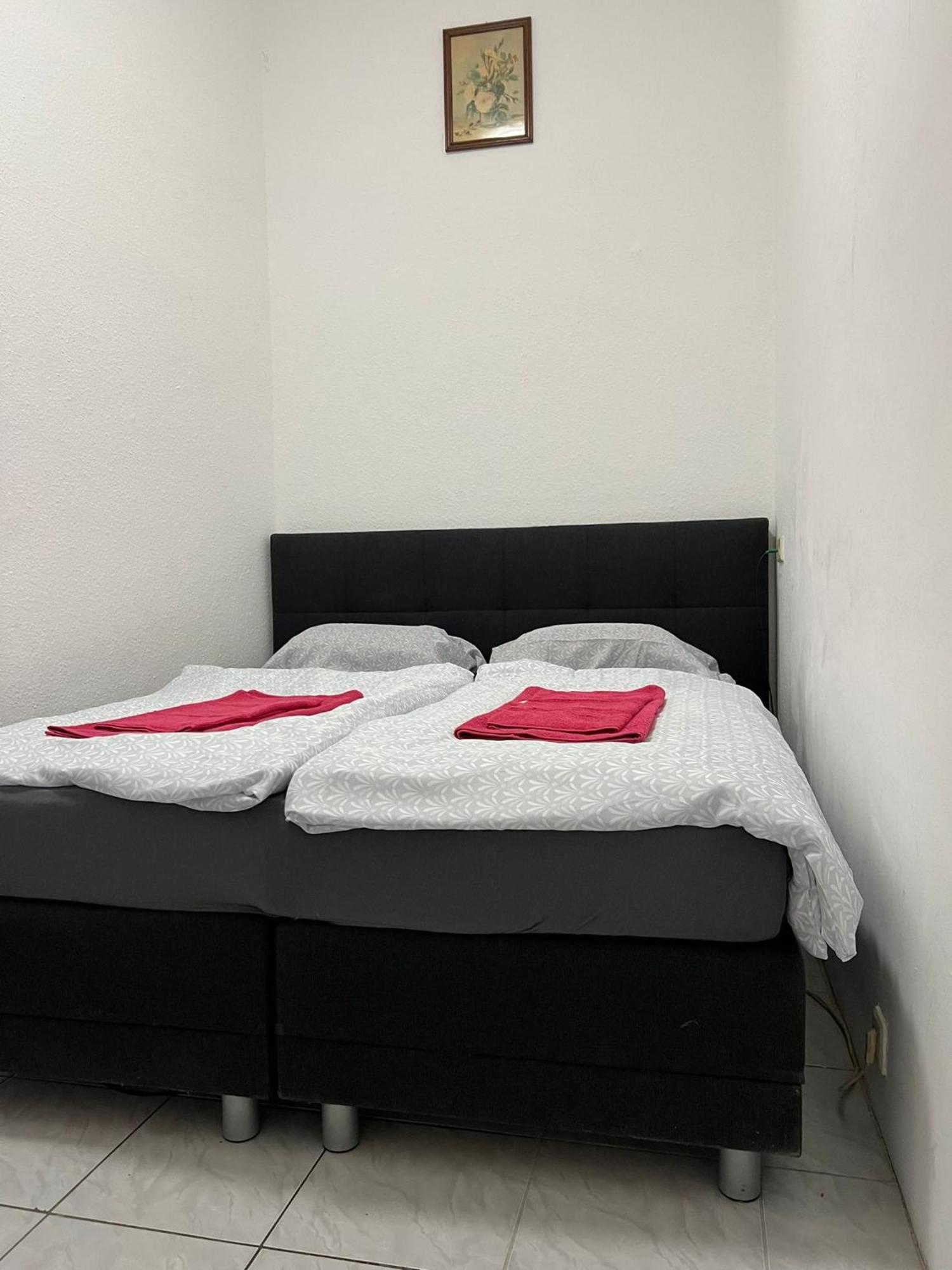 Lovely 3br Aptbshared Next To Meidling Station Apartment
