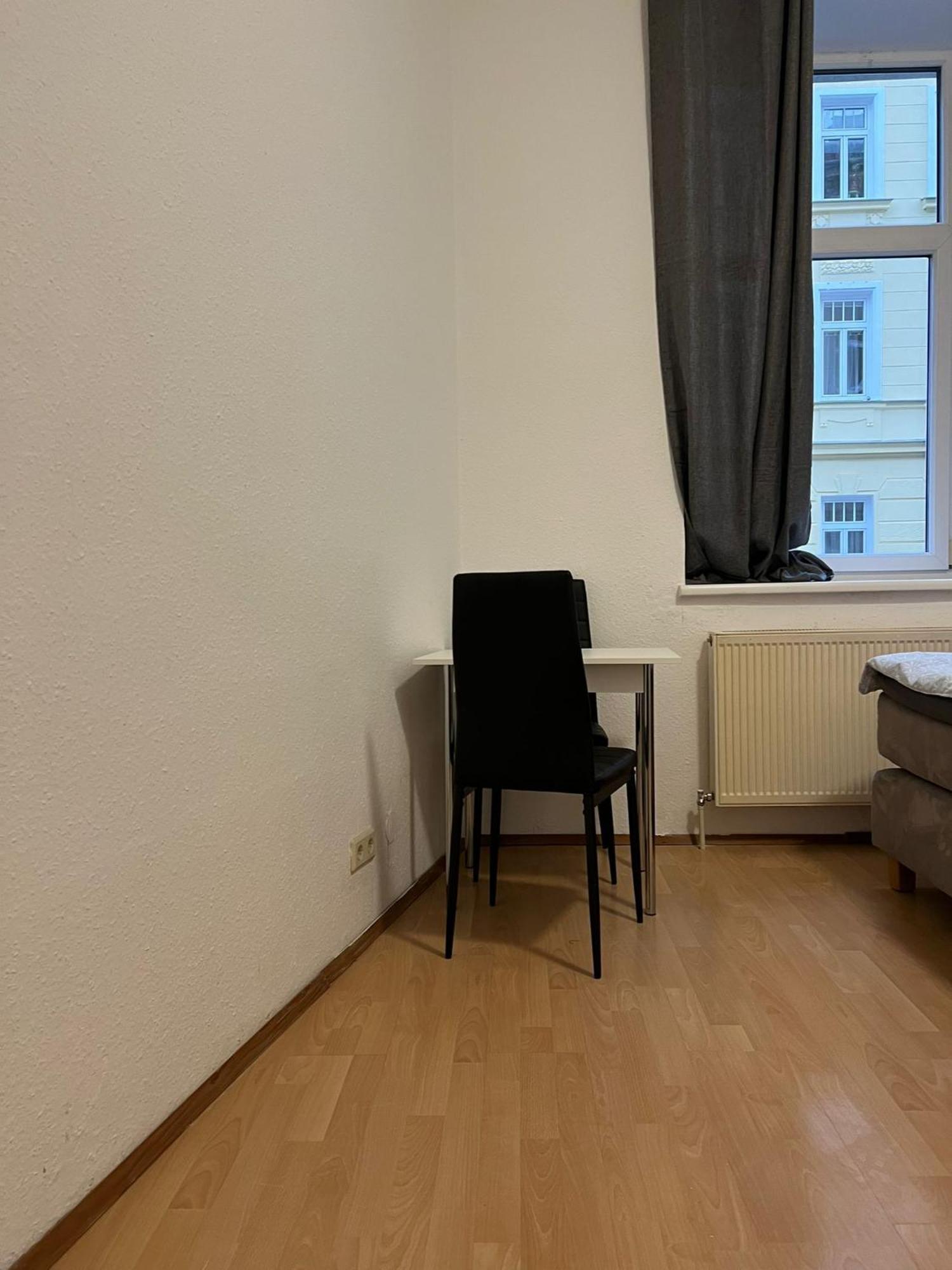 Apartment Lovely 3br Aptbshared Next To Meidling Station *