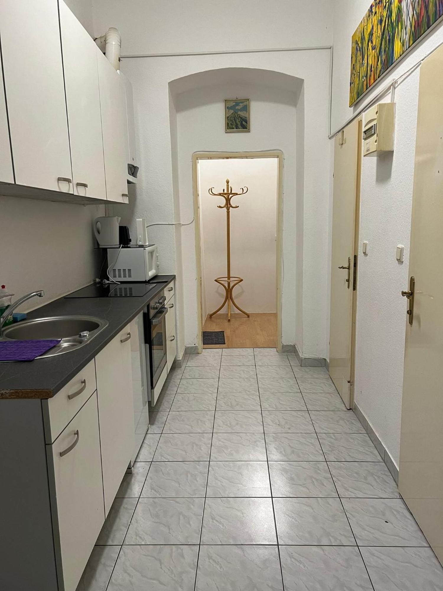 Lovely 3br Aptbshared Next To Meidling Station Apartment Wien
