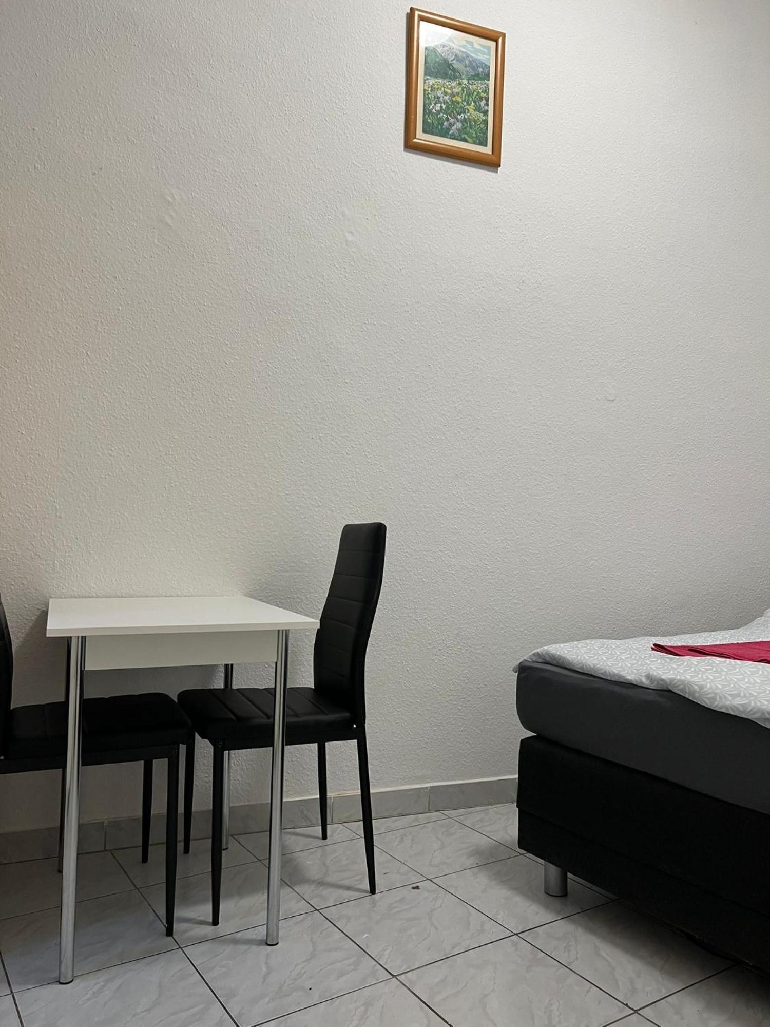 Apartment Lovely 3br Aptbshared Next To Meidling Station *